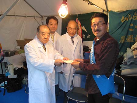厚労省前座り込み激励