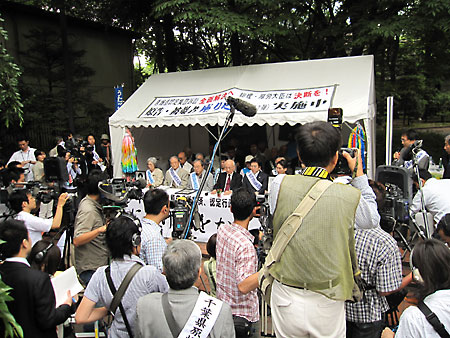 原爆症認定集団訴訟 厚労省前記者会見&座り込み