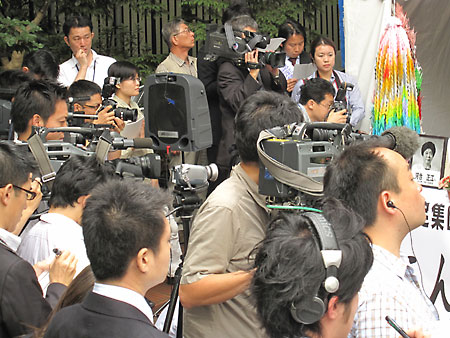 原爆症認定集団訴訟 厚労省前記者会見&座り込み